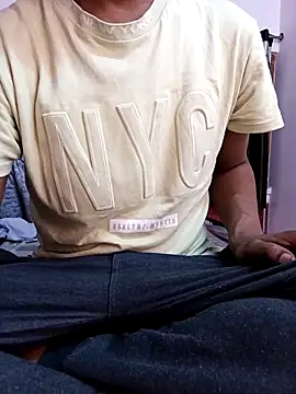 Snapshot of MUMTAJ-1 chatting on 11/16/25, 04:23 MUMTAJ-1 online show from 11/16/25, 04:23