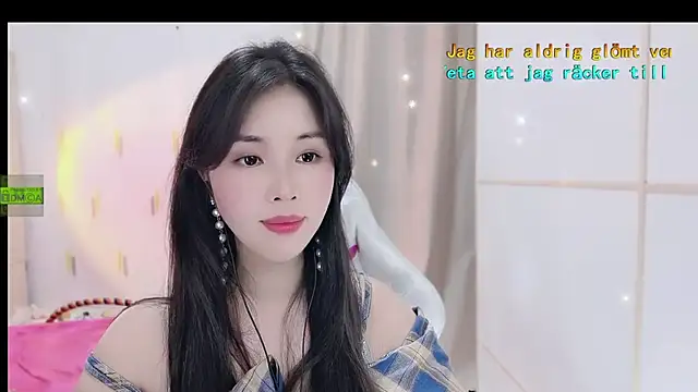 Snapshot of HK_angelchloe chatting on 10/31/25, 01:45 HK angelchloe online show from 10/31/25, 01:45