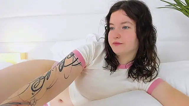 MoonAngelic online show from 10/29/25, 02:25