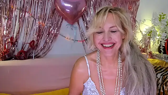 Snapshot of KelliRaid chatting on 02/17/25, 06:42 KelliRaid online show from 02/17/25, 06:42