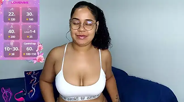 VitoriaFernandes online show from 01/30/25, 12:39