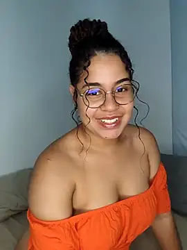 VitoriaFernandes online show from 03/04/25, 02:49