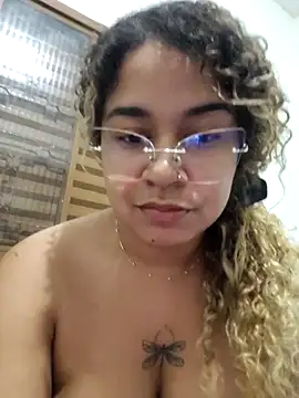 VitoriaFernandes online show from 09/11/25, 02:33