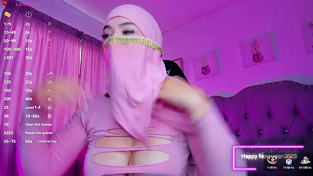 Snapshot of Tahiraa_ chatting on 01/21/25, 01:11 Tahiraa online show from 01/21/25, 01:11