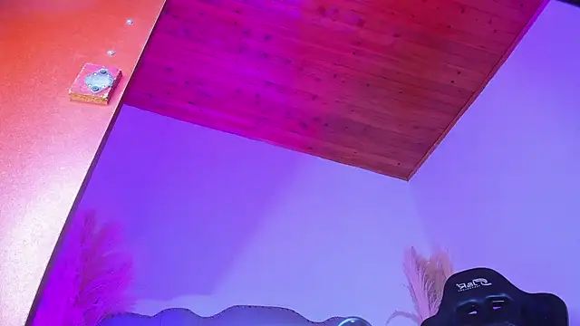 Snapshot of Tahiraa_ chatting on 10/08/25, 01:09 Tahiraa online show from 10/08/25, 01:09