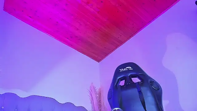 Snapshot of Tahiraa_ chatting on 10/16/25, 01:34 Tahiraa online show from 10/16/25, 01:34