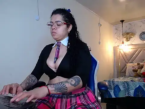 Snapshot of alexa-cooper- chatting on 09/09/25, 03:00 alexa-cooper- online show from 09/09/25, 03:00