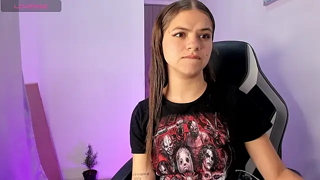 Snapshot of PaigeJayden chatting on 10/28/25, 03:21 PaigeJayden online show from 10/28/25, 03:21