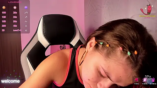 Snapshot of PaigeJayden chatting on 11/08/25, 01:17 PaigeJayden online show from 11/08/25, 01:17