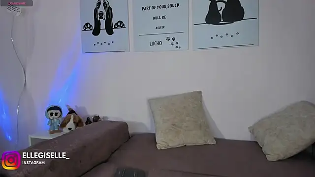 ElleGisellee online show from 10/14/25, 02:23