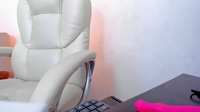 anyi restrepo online show from 12/11/24, 02:33