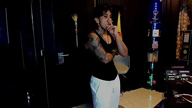 ZhoeStrong online show from 10/05/25, 09:07