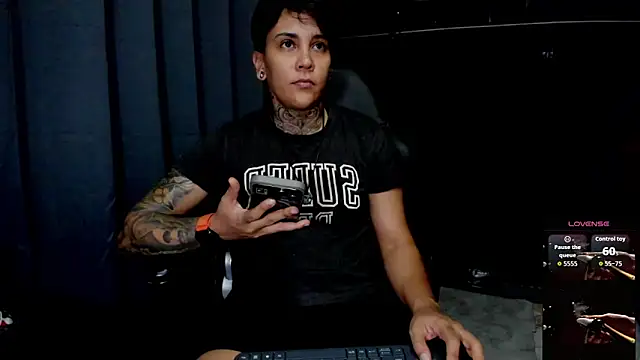 ZhoeStrong online show from 11/21/25, 08:51