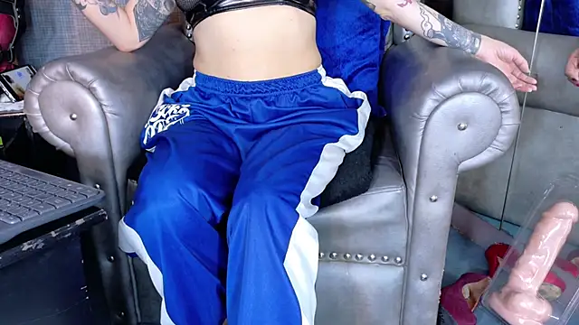 LusstCruella online show from 10/22/25, 01:22