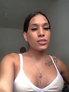 Snapshot of Emiily_Miller chatting on 12/11/24, 08:07 Emiily Miller online show from 12/11/24, 08:07