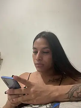 Snapshot of Emiily_Miller chatting on 12/15/24, 06:18 Emiily Miller online show from 12/15/24, 06:18