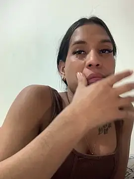 Snapshot of Emiily_Miller chatting on 12/22/24, 03:44 Emiily Miller online show from 12/22/24, 03:44