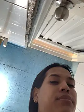 Snapshot of Emiily_Miller chatting on 12/29/24, 05:44 Emiily Miller online show from 12/29/24, 05:44