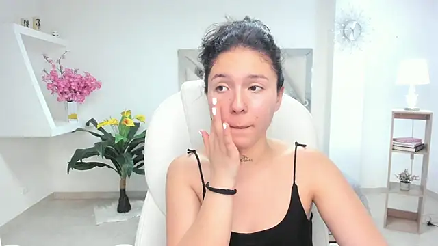 kendaall jenner  online show from 02/01/25, 04:35