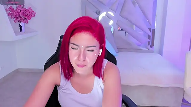 kendaall jenner  online show from 02/06/25, 09:43