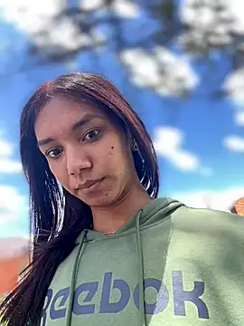 Snapshot of Nikol_Rang__ chatting on 10/18/25, 04:19 Nikol Rang online show from 10/18/25, 04:19