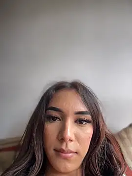 Snapshot of Nikol_Rang__ chatting on 11/10/25, 05:01 Nikol Rang online show from 11/10/25, 05:01