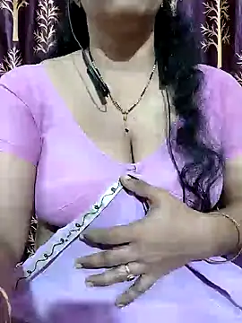 Snapshot of bhuvana555 chatting on 01/26/25, 09:18 bhuvana555 online show from 01/26/25, 09:18