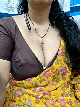 Snapshot of bhuvana555 chatting on 03/19/25, 03:52 bhuvana555 online show from 03/19/25, 03:52