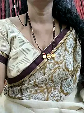 Snapshot of bhuvana555 chatting on 09/11/25, 04:45 bhuvana555 online show from 09/11/25, 04:45