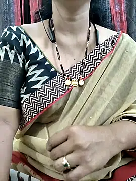 Snapshot of bhuvana555 chatting on 09/12/25, 04:23 bhuvana555 online show from 09/12/25, 04:23
