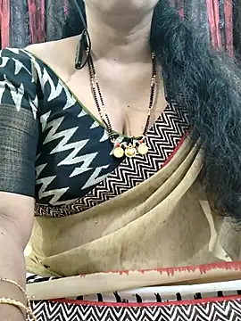 Snapshot of bhuvana555 chatting on 10/25/25, 04:31 bhuvana555 online show from 10/25/25, 04:31