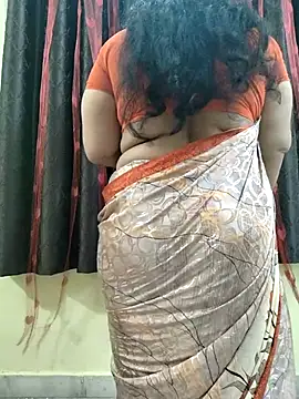 Snapshot of bhuvana555 chatting on 10/31/25, 05:03 bhuvana555 online show from 10/31/25, 05:03