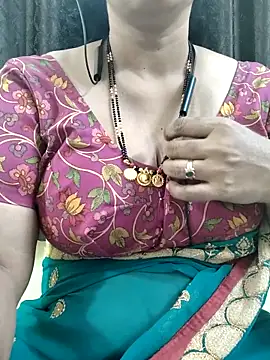 Snapshot of bhuvana555 chatting on 11/25/25, 04:40 bhuvana555 online show from 11/25/25, 04:40