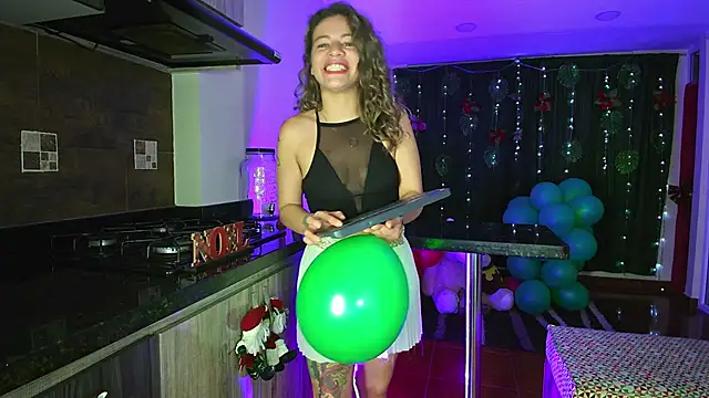 oriana thomson2 online show from 12/27/24, 02:36