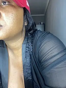 Snapshot of MayaPassion chatting on 11/06/25, 06:42 MayaPassion online show from 11/06/25, 06:42