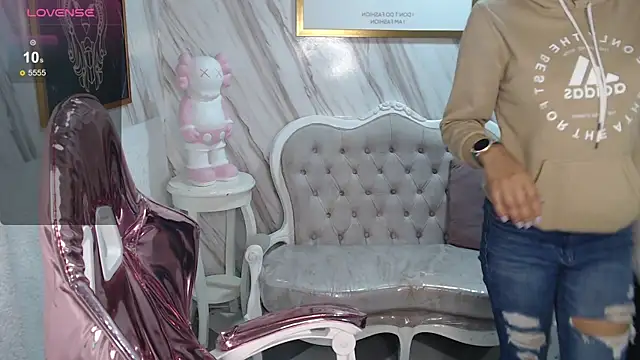 Snapshot of Violeth_b chatting on 01/14/25, 12:45 Violeth b online show from 01/14/25, 12:45