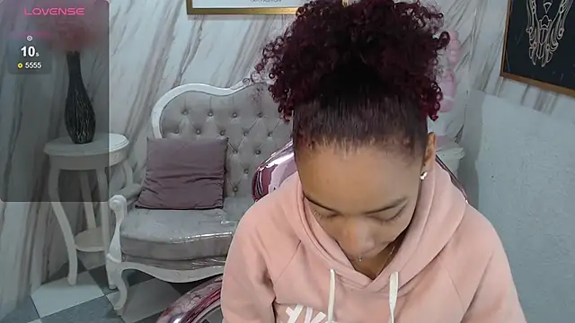 Snapshot of Violeth_b chatting on 01/15/25, 12:36 Violeth b online show from 01/15/25, 12:36
