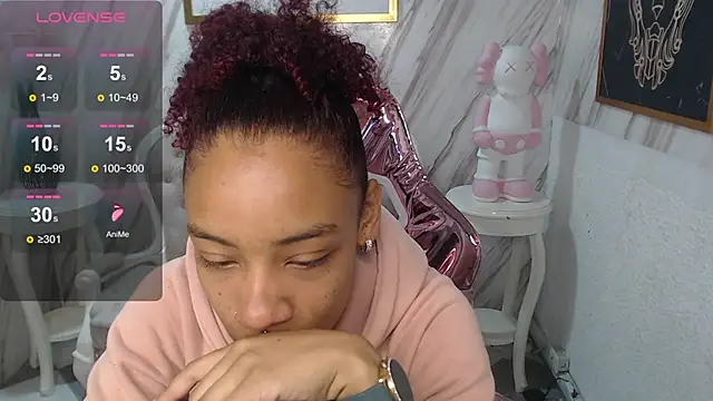 Snapshot of Violeth_b chatting on 01/27/25, 12:48 Violeth b online show from 01/27/25, 12:48