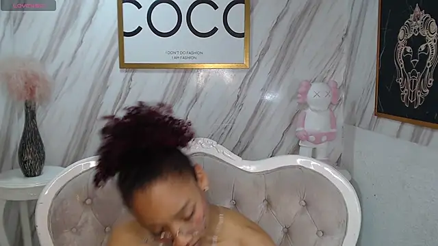 Snapshot of Violeth_b chatting on 01/31/25, 06:47 Violeth b online show from 01/31/25, 06:47