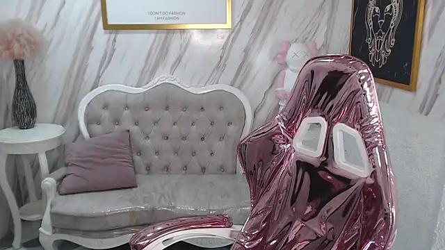 Snapshot of Violeth_b chatting on 02/15/25, 12:43 Violeth b online show from 02/15/25, 12:43