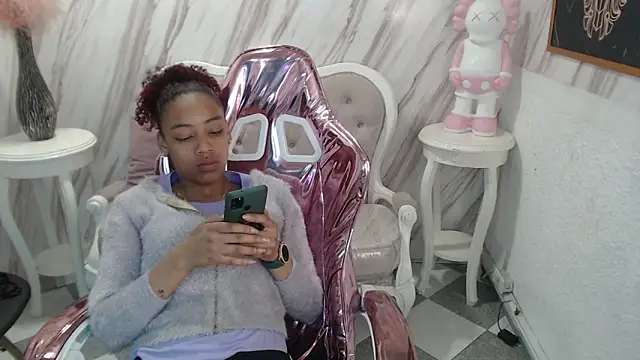 Snapshot of Violeth_b chatting on 03/01/25, 12:45 Violeth b online show from 03/01/25, 12:45
