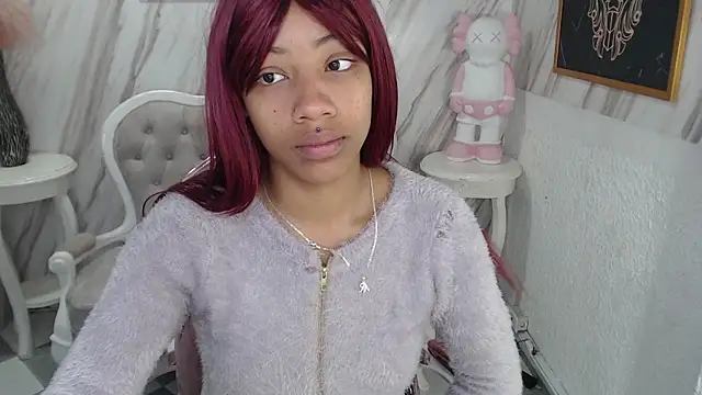 Snapshot of Violeth_b chatting on 03/05/25, 12:44 Violeth b online show from 03/05/25, 12:44