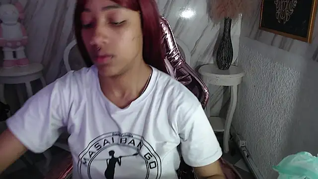 Snapshot of Violeth_b chatting on 03/22/25, 12:46 Violeth b online show from 03/22/25, 12:46