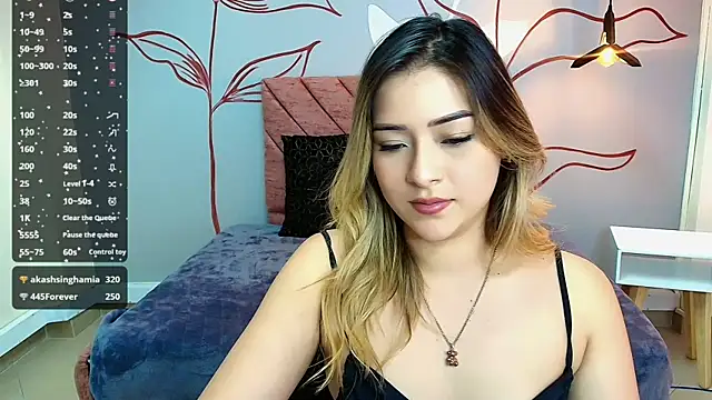 Snapshot of DahliaMoore chatting on 12/02/24, 10:23 DahliaMoore online show from 12/02/24, 10:23
