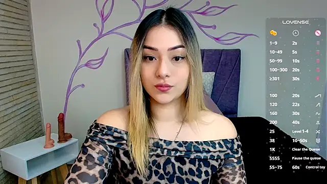 Snapshot of DahliaMoore chatting on 12/08/24, 12:08 DahliaMoore online show from 12/08/24, 12:08