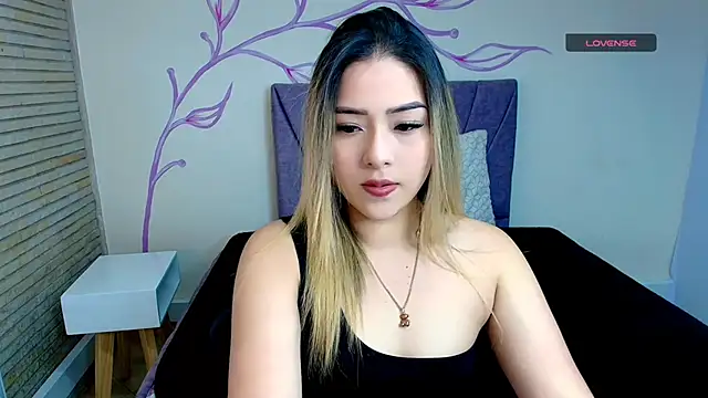 Snapshot of DahliaMoore chatting on 12/11/24, 12:02 DahliaMoore online show from 12/11/24, 12:02