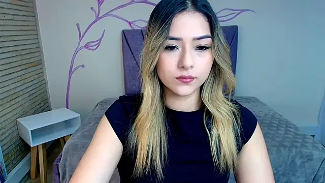 Snapshot of DahliaMoore chatting on 12/13/24, 12:06 DahliaMoore online show from 12/13/24, 12:06
