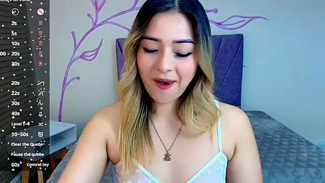 Snapshot of DahliaMoore chatting on 12/14/24, 04:31 DahliaMoore online show from 12/14/24, 04:31