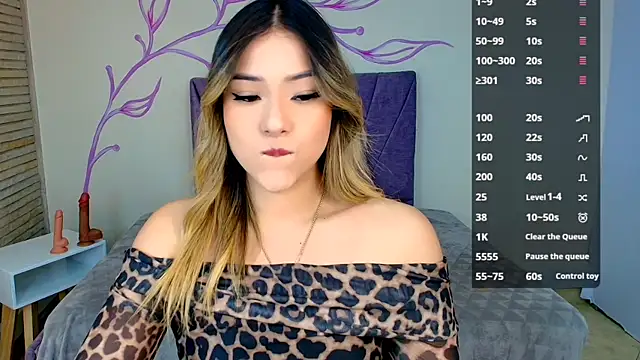 Snapshot of DahliaMoore chatting on 12/22/24, 03:33 DahliaMoore online show from 12/22/24, 03:33