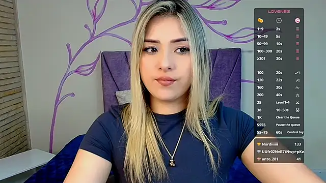 Snapshot of DahliaMoore chatting on 01/14/25, 10:34 DahliaMoore online show from 01/14/25, 10:34